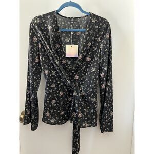 ⭐️3️⃣ for $20 ⭐️ Missguided drape front plunge blouse floral size 4